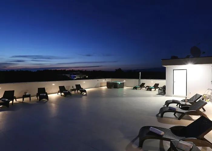 Apartments Bonaca With Jacuzzi